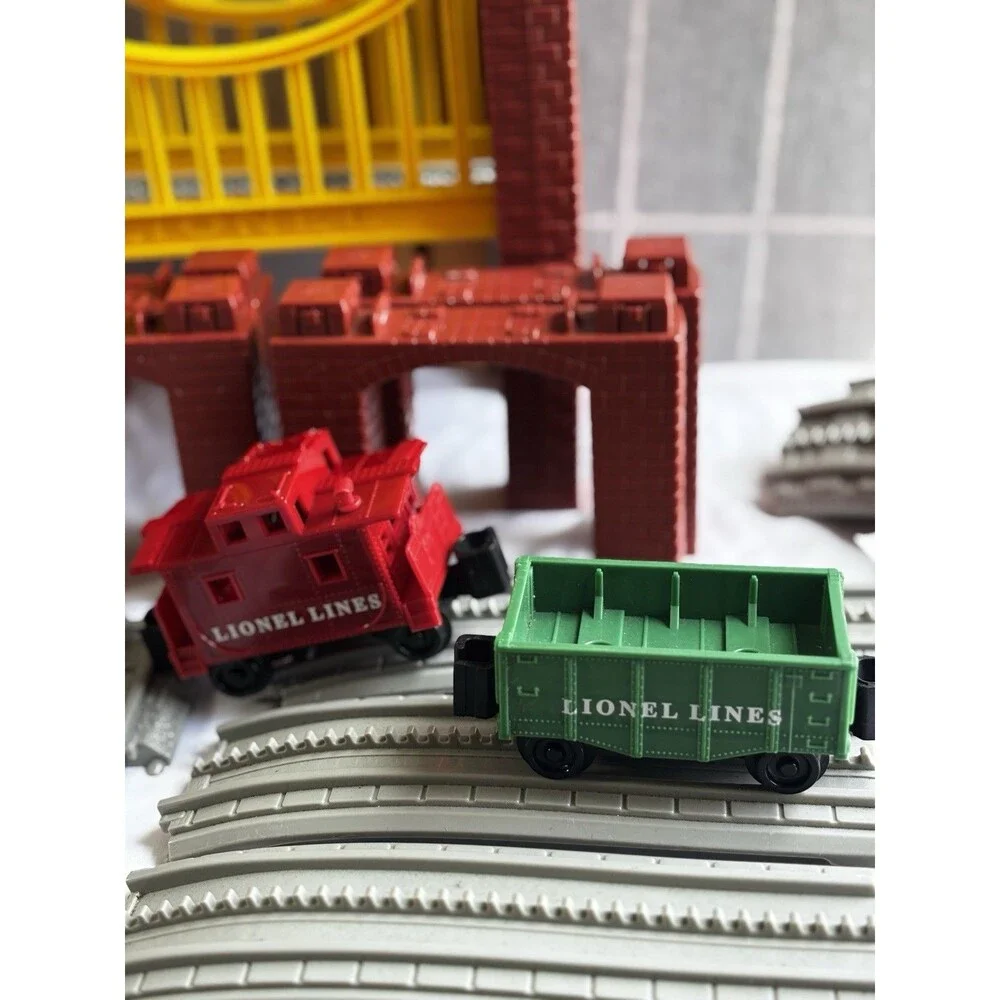 Lionel Little Lines Freight Train Set Lot With Red Caboose (Not Complete)
